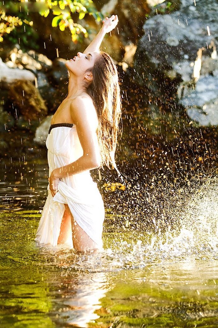 Marie Avgeropoulos in Urumqi