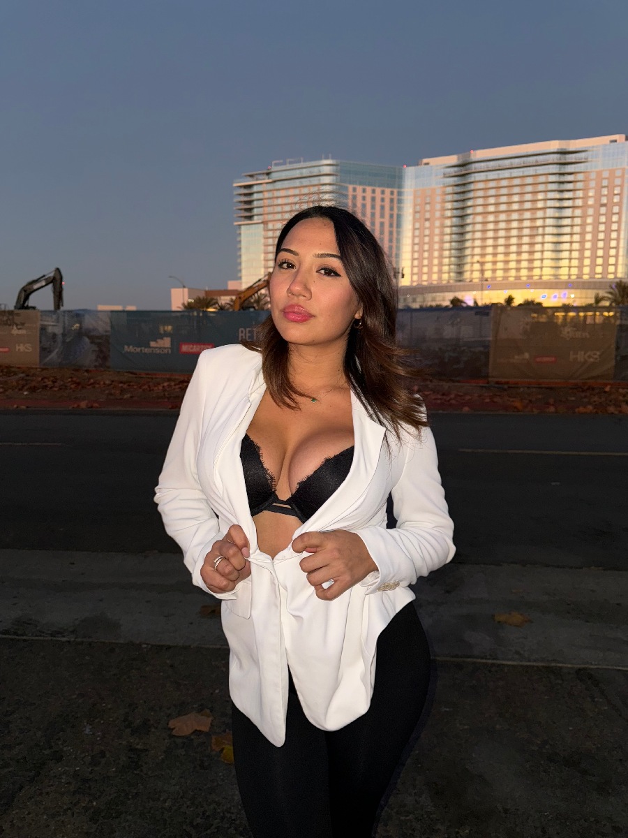 Take a pause and enjoy Ali Cruz — streaming from Urumqi