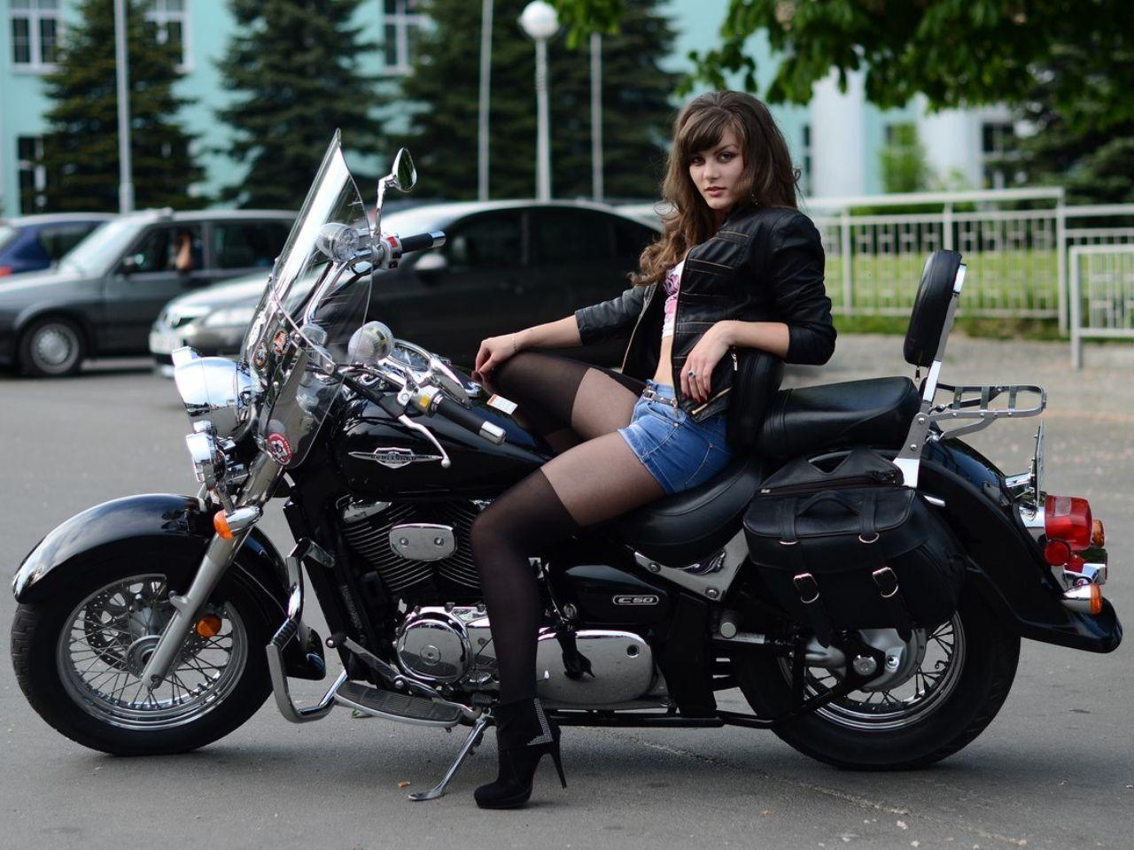 European women on bikes in Urumqi
