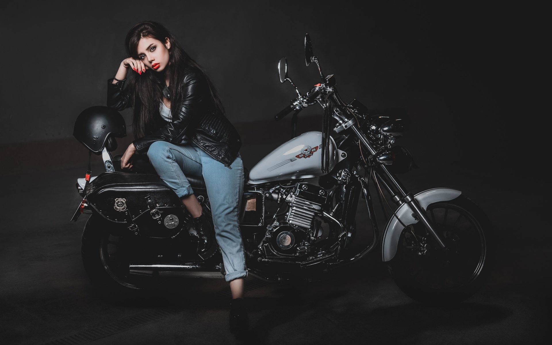 Biker girls: style and drive in Urumqi