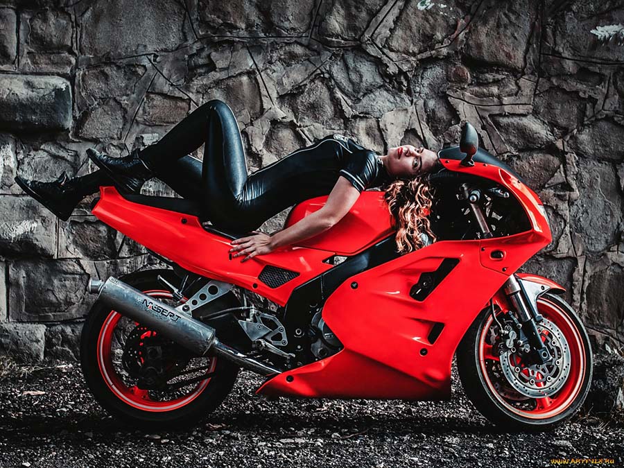 Beautiful girl Beautiful girls and motorcycles in Urumqi