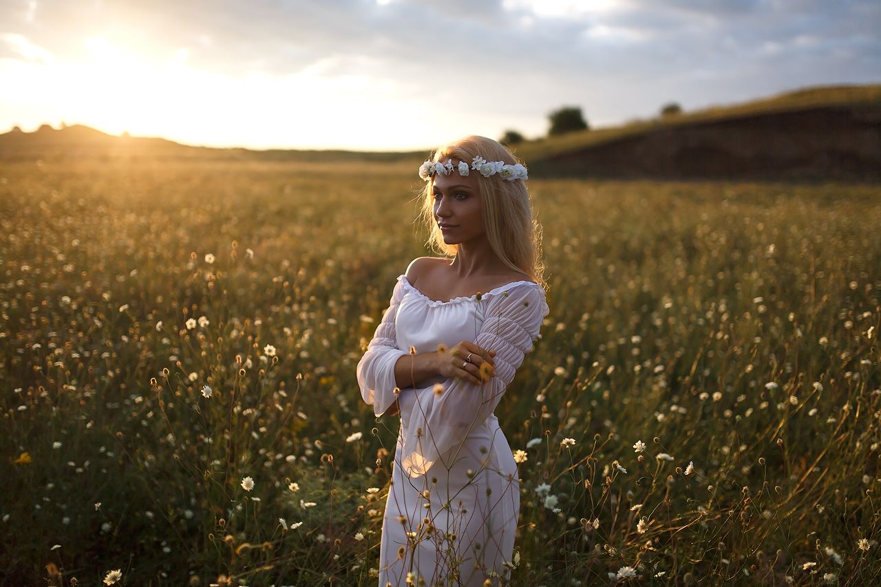Girls in Slavic costumes in Urumqi
