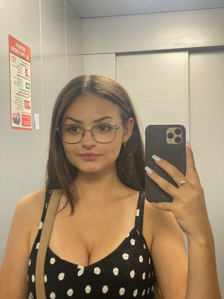 Sexy model Stacy in Urumqi