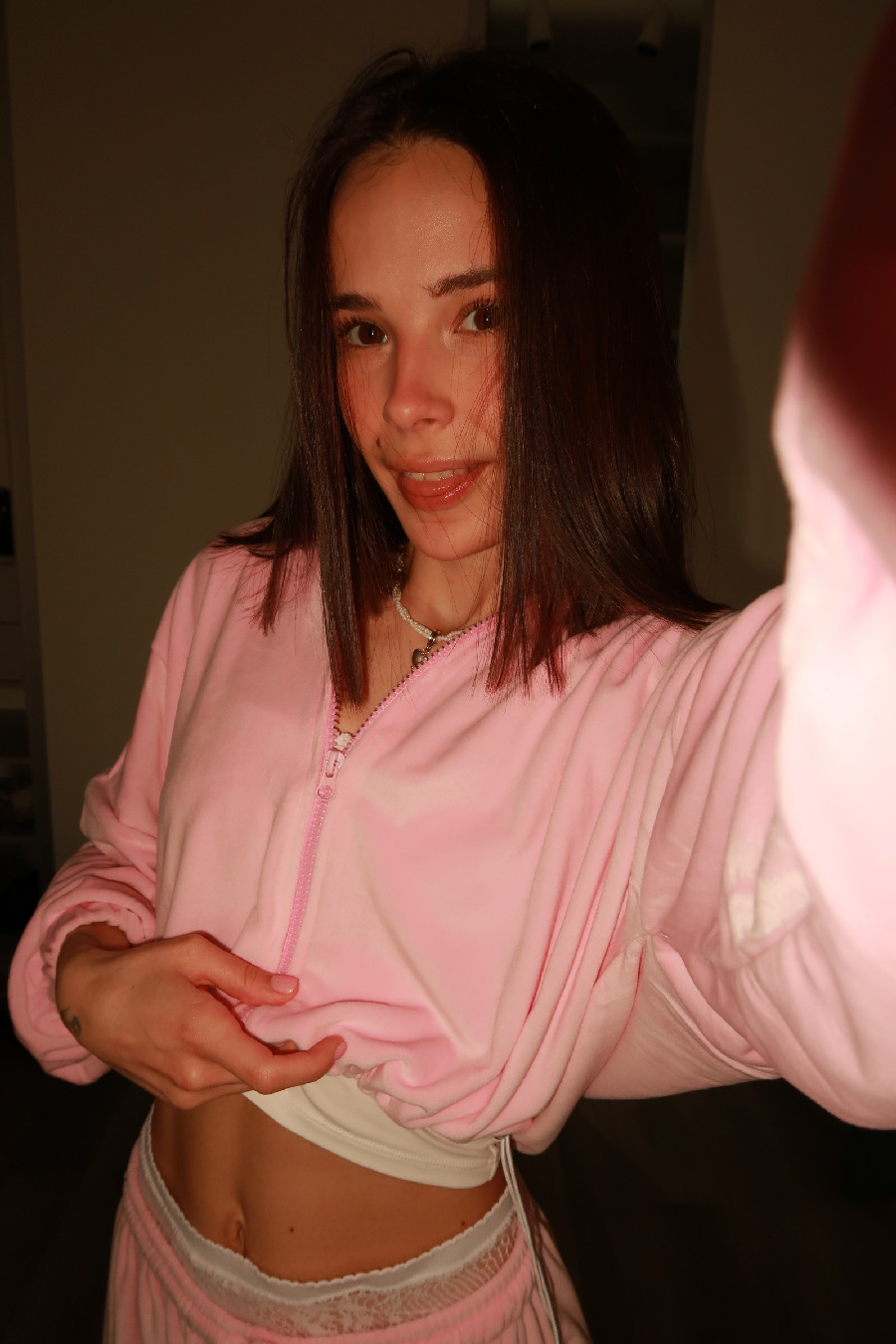 Tina brings the glow — live moments in Urumqi