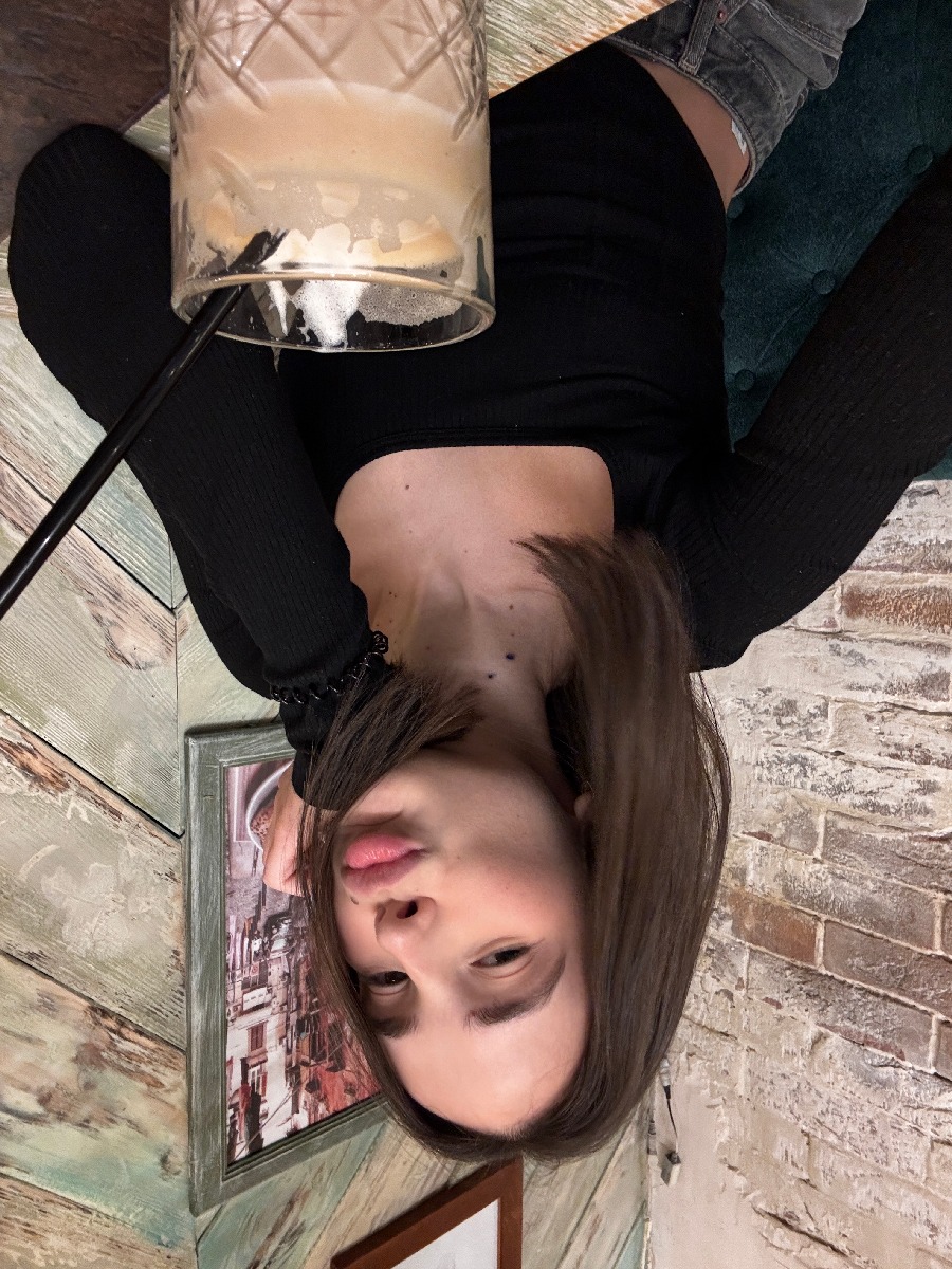 Fresh photos, fresh mood — Tina online in Urumqi